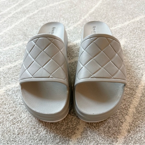 J/Slides Gray Stud EVA Beach Slides with Diamond Quilted Pattern - Picture 2 of 8